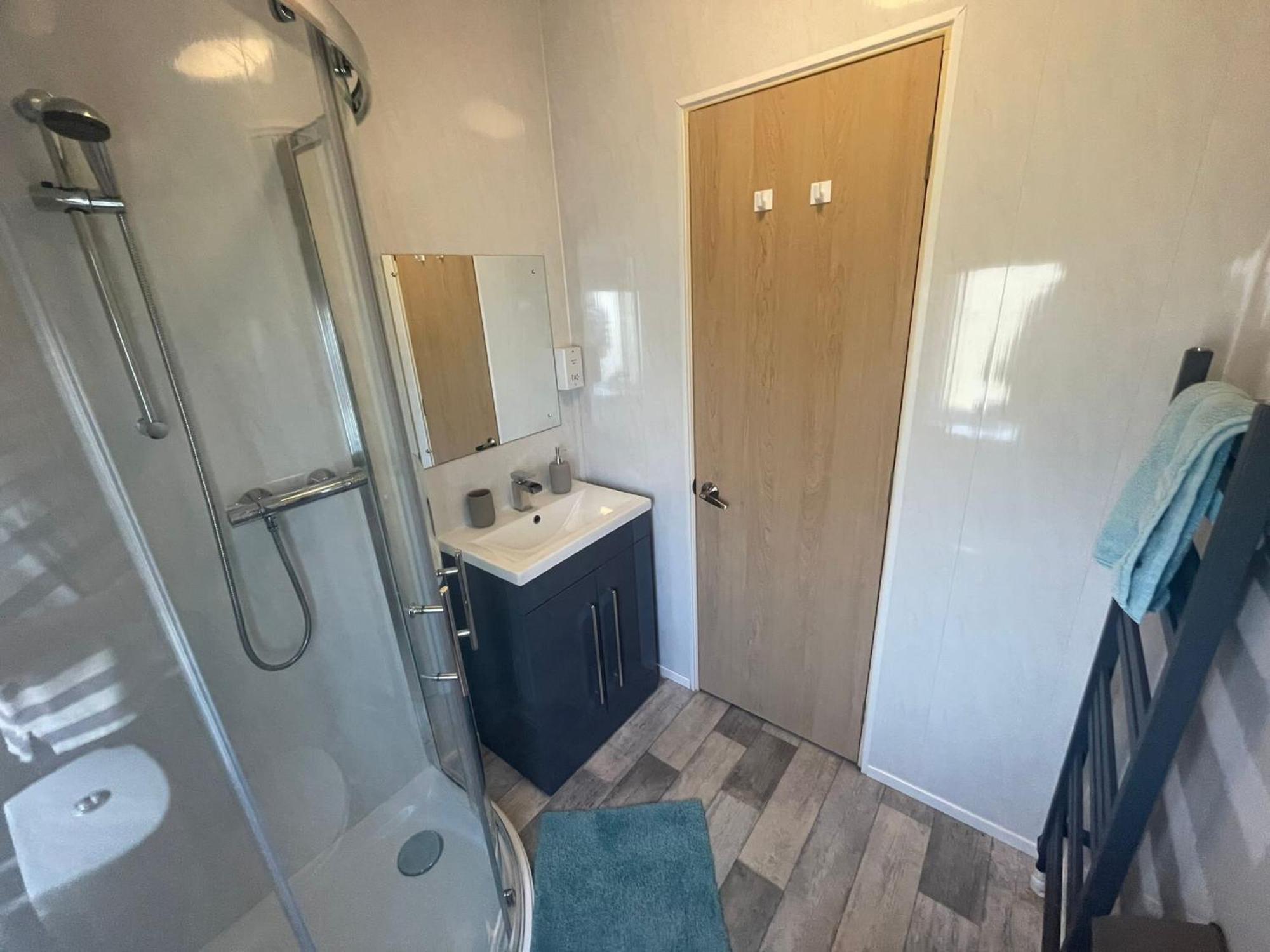 Luxury Lakeside Lodge L1 With Hot Tub Situated At Tattershall Lakes Country Park Exterior foto